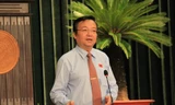 Ông Lê Hồng Sơn, Giám đốc Sở GD&ĐT TPHCM trả lời chất vấn của đại biểu.
