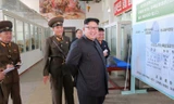 Chủ tịch Kim Jong-un thăm Viện Vật liệu Hóa học, thuộc Viện Hàn lâm Khoa học Quốc phòng Triều Tiên trong tháng 8. Ảnh: KCNA