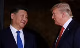 Chủ tịch Trung Quốc Tập Cận Bình (trái) và Tổng thống Mỹ Donald Trump trong cuộc gặp tại Mỹ hồi tháng 4/2016. Ảnh: Reuters