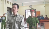 Bị cáo Hùng nghe tòa tuyên án. Ảnh: Đức Anh 