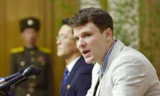 Otto Warmbier trong một phiên tòa tại Bình Nhưỡng (Triều Tiên) hồi năm ngoái. Ảnh: Reuters