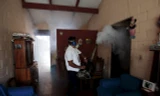 Xịt thuốc diệt muỗi ở El Salvador thuộc Trung Mỹ nhằm phòng chống bệnh Zika - Ảnh: Reuters