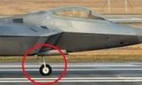 ‘Ác điểu’ F-22 Mỹ gặp sự cố khi diễn tập, rời đường băng với... xe kéo