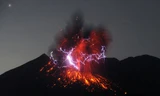 Xuất hiện sét trong núi lửa cực hiếm ở Nhật Bản
