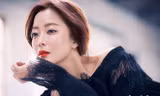 Kim Hee Sun khoe nhan sắc ở tuổi 40
