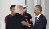 Vợ chồng Tổng thống Obama niềm nở đón ông Trump