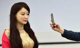 'Robot nữ thần' biết liếc mắt, nói chuyện như thật