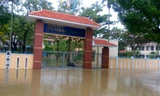 Trường trung học cơ sở Phước Thắng chìm trong biển nước