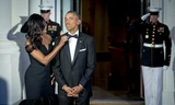 Phu nhân Obama ‘tố’ chồng mặc đi mặc lại một bộ vest suốt... 8 năm