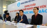 Hội đồng giám khảo nghe thuyết trình về các ý tưởng khởi nghiệp sinh viên