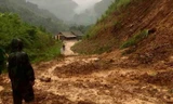 Mưa lớn gây sạt lở và ngập úng ở nhiều tuyến quốc lộ.