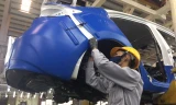 Ngành công nghiệp ô tô Việt Nam đang tồn tại một số hạn chế như giá thành cao, chất lượng dù có cải tiến nhưng chưa bằng xe nhập khẩu. Các doanh nghiệp trong nước phần lớn mới ở mức độ lắp ráp đơn giản. (Ảnh minh họa)