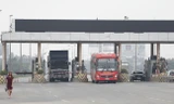 Mục kích trạm BOT ngó lơ chỉ đạo dỡ bỏ, nhộn nhịp thu phí