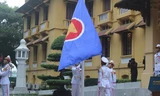 Thượng cờ chào mừng Cộng đồng ASEAN