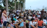 Dòng người đổ về trung tâm Đà Nẵng xem pháo hoa
