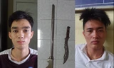 Hai nghi can Minh (áo trắng) và Khang cùng hung khí gây án. Ảnh: CA