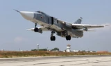 Một máy bay chiến đấu của Nga vừa cất cánh tại căn cứ quân sự Syria (Ảnh: TASS)