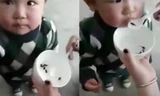 Cộng đồng mạng Trung Quốc xôn xao video mẹ cho con ăn nòng nọc 