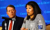 Crystal Dao Pepper - con gái ông David Dao có mặt trong buổi họp báo hôm qua 13/4 tại Chicago (Mỹ). Ảnh: AFP
