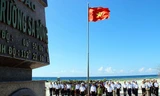 Lễ chào cờ trên đảo Trường Sa Đông, huyện đảo Trường Sa, tỉnh Khánh Hòa 