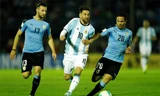 Messi không thể giúp Argentina ghi bàn vào lưới Uruguay. Ảnh: Reuters