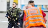 Cảnh sát vũ trang có mặt tại hiện trường vụ đâm dao ở Turku (Phần Lan). Ảnh: AFP