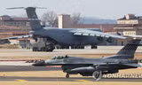 Chiến đấu cơ F-16 của Mỹ xuất hiện tại Hàn Quốc hồi cuối tháng 3. Ảnh: Yonhap