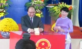 Thủ tướng Nguyễn Xuân Phúc bỏ phiếu bầu cử tại Vĩnh Bảo