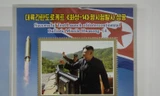 Một con tem của Triều Tiên in hình Chủ tịch Kim Jong-un ăn mừng phóng thành công ICBM Hwasong-14. Ảnh: AFP