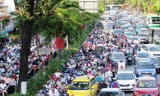 Cửa ngõ vào sân bay Tân Sơn Nhất thường xuyên kẹt xe vào giờ cao điểm