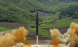 Triều Tiên phóng thử tên lửa đạn đạo xuyên lục địa Hwasong-14 hôm 4/7. Ảnh: KCNA