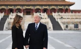 Tổng thống Trump nắm tay phu nhân tham quan Tử Cấm Thành