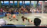 Các nữ vũ công nhảy múa sexy trước mặt nhiều em thiếu nhi tại Công viên nước Đầm Sen, TPHCM. 