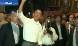 Báo Anh đăng video ông Obama thưởng thức bún chả ở Hà Nội 