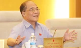 Chủ tịch Quốc hội Nguyễn Sinh Hùng đề nghị thúc đẩy sản xuất trong nước để hạn chế nhập khẩu khi TPP chính thức có hiệu lực. Ảnh: Dũng Nguyễn