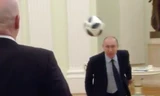 Tổng thống Putin đá bóng cùng Chủ tịch FIFA tại Điện Kremlin
