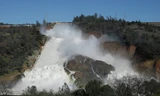 Đập Oroville đang phải đối mặt với nguy cơ "thất thủ" bất cứ lúc nào.