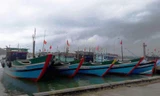 Đề phòng mưa bão gây thiệt hại, Ban Chỉ huy PCTT&TKCN TT-Huế yêu cầu thực hiện lệnh cấm biển kể từ trưa 18/11; đưa tàu thuyền về nơi trú ẩn an toàn.