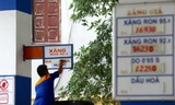 Giá xăng có thể không tăng nếu nhà điều hành nới thêm "van" quỹ bình ổn. Ảnh: Ngọc Thành