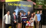 Đại sứ Thụy Điển Mellander cùng các thành viên BGK và các khách mời tại buổi lễ khai mạc triển lãm. Ảnh: Việt Hùng