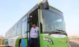 Với sức chứa lớn và tiện nghi hơn xe buýt truyền thông, buýt BRT được kỳ vọng sẽ giảm nhiệt cho vận tải công cộng Thủ đô. Ảnh: Như Ý
