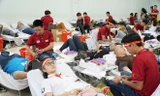 Hiến máu tình nguyện tại Ngày hội hiến máu Chủ nhật Đỏ. 