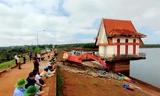 Chuyên gia kiểm tra lỗ thủng trên thân đập thủy lợi ở Gia Lai