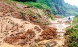 Nhiều tuyến đường ở Kon Tum sạt lở nghiêm trọng sau bão số 4