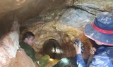 Choáng với 'địa đạo' của vàng tặc ở rừng phòng hộ