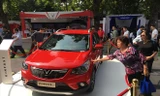  Người dân đổ xô đi xem xe VinFast Ảnh: Tuấn Nguyễn 
