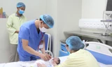 Bé sơ sinh hồi phục sau ca phẫu thuật phức tạp Ảnh: T.Hà 