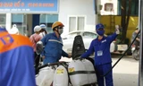 Bộ Công Thương cho hay đã yêu cầu xử lý các cửa hàng xăng dầu găm hàng chờ giá lên để trục lợi. Ảnh: Như Ý
