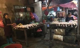  Bày bán gia cầm tại một chợ ở Hà Nội Ảnh: VNN