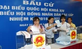 Cử tri bỏ phiếu lựa chọn đại biểu Quốc hội khóa XIV. Ảnh: TP 